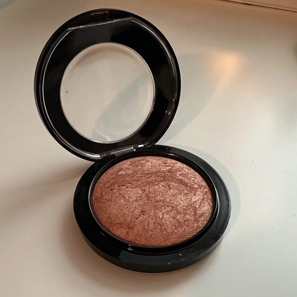 MAC Cosmetics Cheeky Bronze Highlight